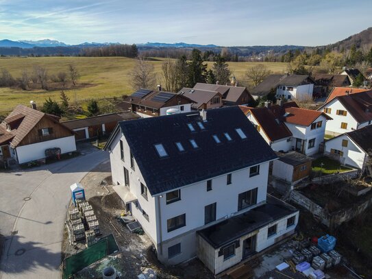 Neubau Erstbezug mit Bergblick: 4-Zimmer-Maisonette-Wohnungen in Bestlage