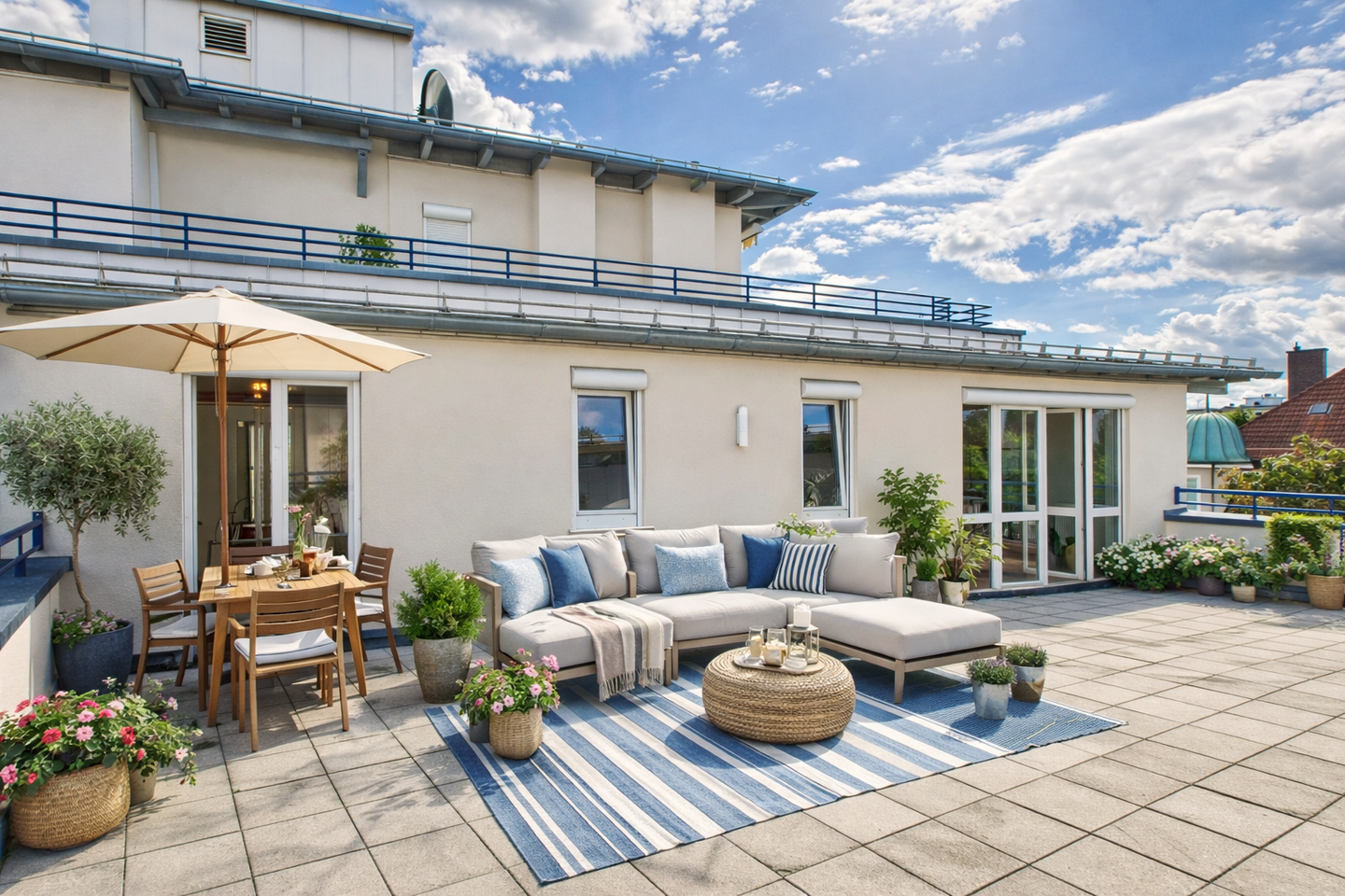 HEGERICH: Helle 2-Zimmer-Wohnung mit traumhafter Dachterrasse in Obersendling!