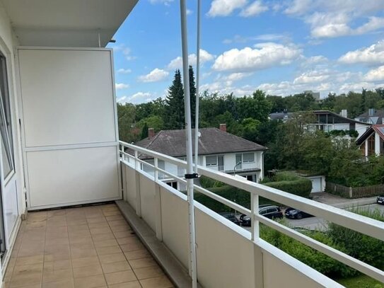 Brück Immobilien - Freie 2 Zi.-ETW mit Ost-Loggia zum selbst renovieren!