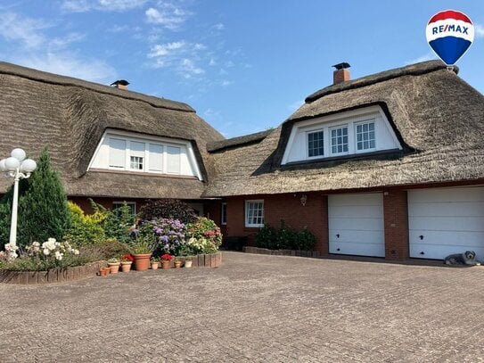 Exklusives Landhaus mit Reetdach und einem großzügigen Grundstück an der Nordseeküste