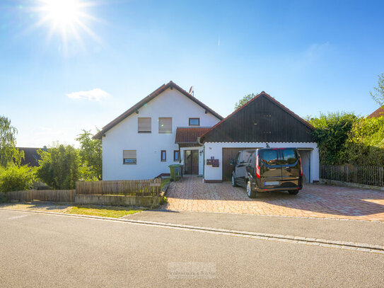 Renditestarkes 3 Parteiienhaus mit Photovoltaik und Wertsteigerungspotenzial in Hohenschambach!