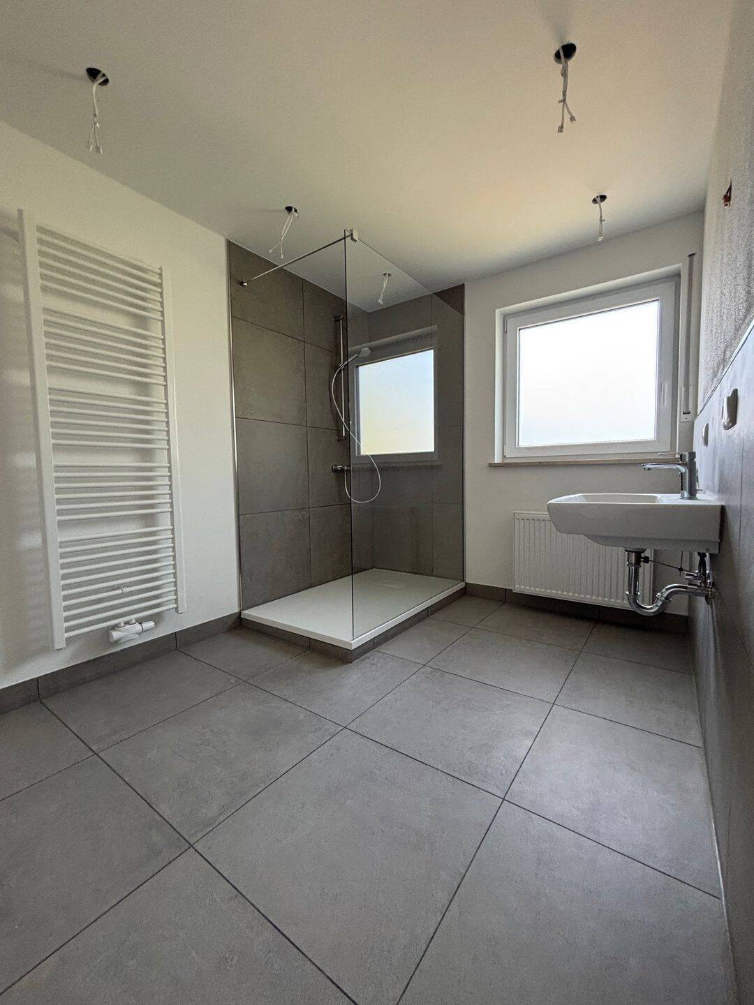                                                               Kernsaniert! 4- Zimmerwohnug im OG mit Balkon, Garage und Garten                                                       in Laaber (Regensburg)