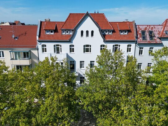 Erstbezug - großzügiger Altbau mit neuer Einbauküche