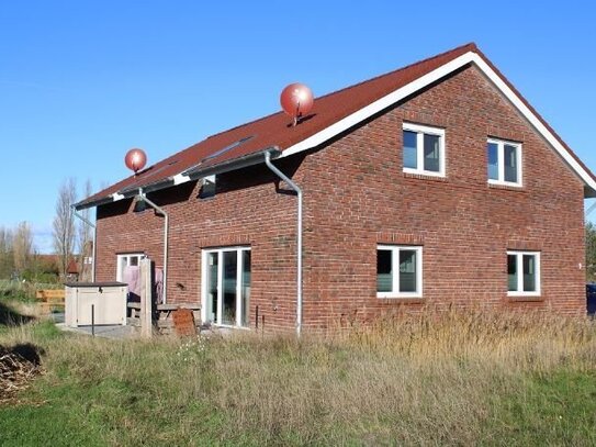 Nr.:1431 geräumiges Doppelhaus in Neuharlingersiel