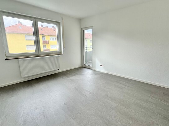 Nibelungenviertel ! Lichtdurchflutete renovierte 4-ZW, 105 m², 2 Balkone, 3.OG mit Aufzug