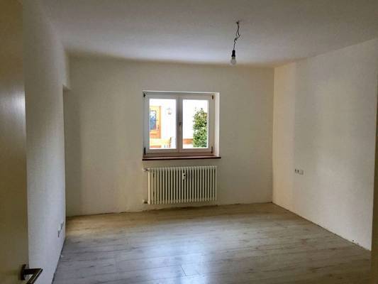 Helle, ruhige 3,5 Zimmer Whg. mit Wintergarten/ Terrasse / Garten.