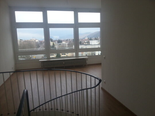 Erstbezug nach Sanierung! Exklusive Maisonette-Wohnung mit Panoramablick u. gr. Terasse + EBK