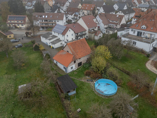 Großzügiges 2 Familienhaus mit einer Gewerbeeinheit