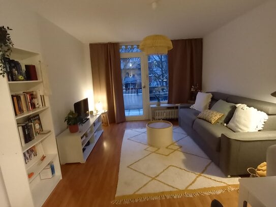 Wunderschöne, ruhige 1-Zimmer-Wohnung mit Südbalkon und perfekter Einbauküche in Traumlage. Bestes Schwabing!