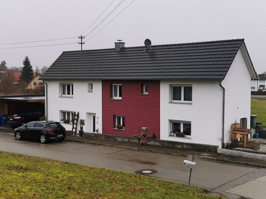 Kernsaniertes kleines Wohnhaus mit Carport in Bachhagel