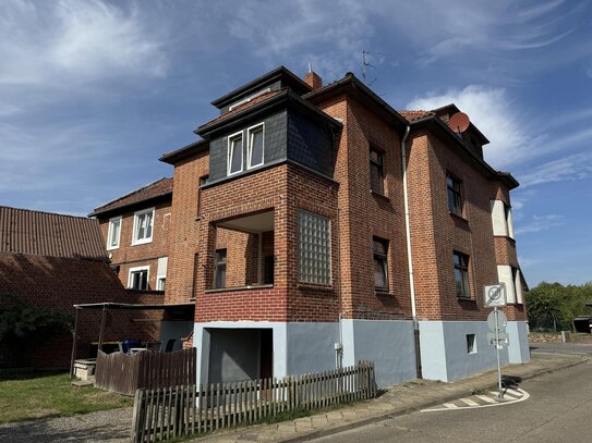 Historisches Dreifamilienhaus mit einem kleinen Innenhof