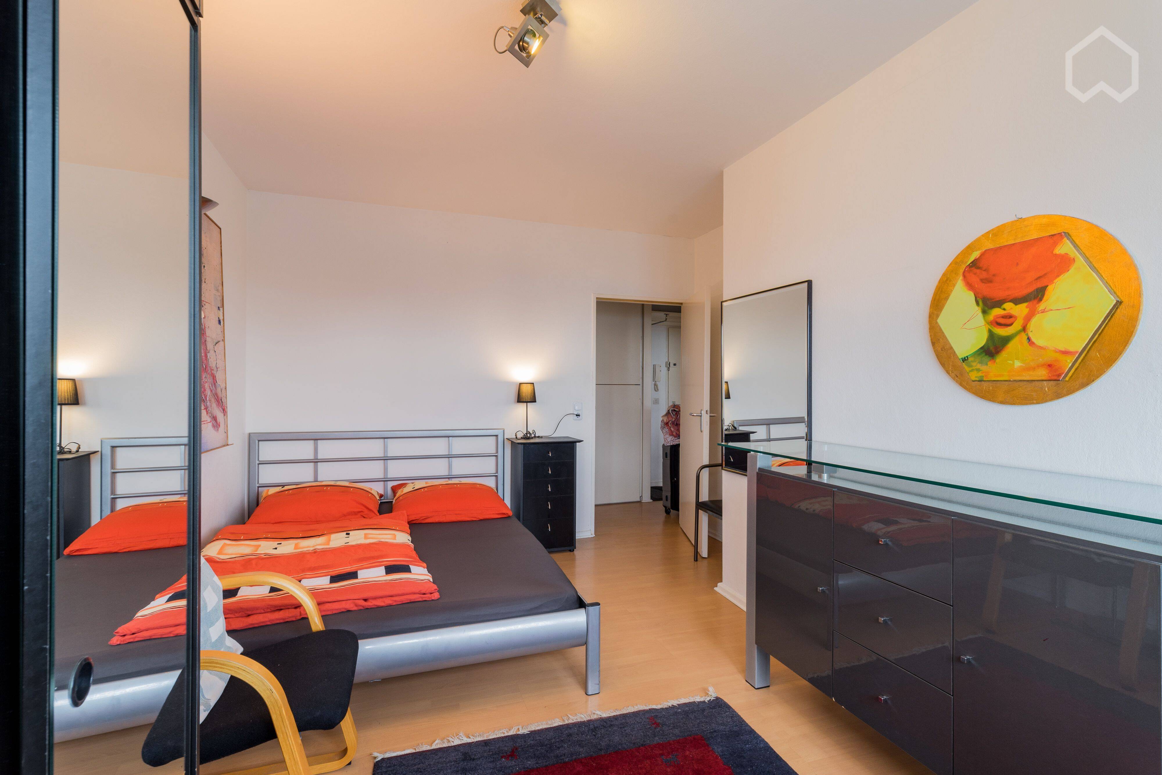 Sonniges, modern möbliertes Apartment mit Balkon - Foto 1