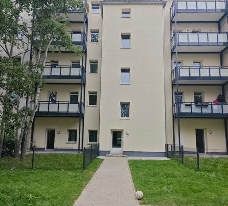 Erstbezug... 2 Raum Wohnung mit Terrasse und Einbauküche...