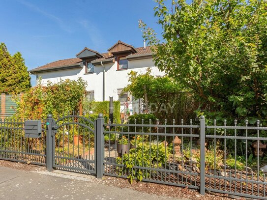 Stadtnahe Idylle in Panitzsch: Doppelhaushälfte mit Garten, Terrassen und Stellplatz in WEG