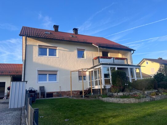 Gepflegte 3-Zi.-Wohnung im 1. Obergeschoss mit Balkon