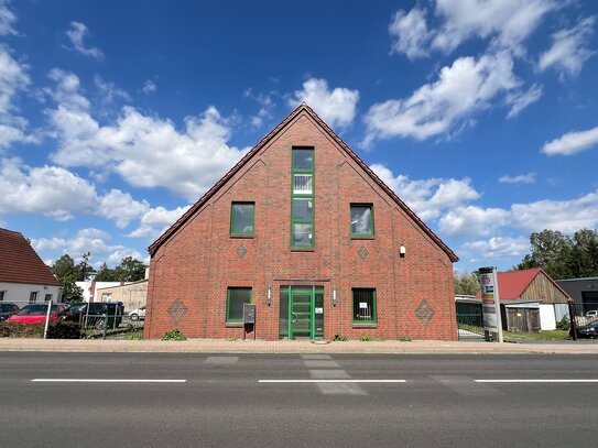 Zentrale, helle Büro-/Praxisräume: Großflächig, vielseitig & provisionsfrei!