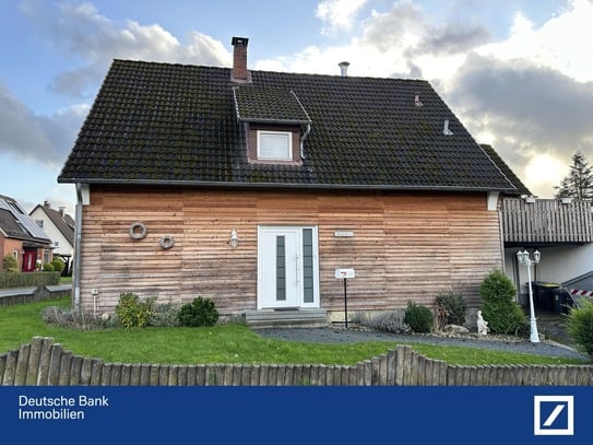 Ihr neues Zuhause: Gemütliches Einfamilienhaus mit Panoramablick, großem Garten und Pool!