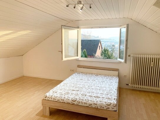 2 Zimmer Dachgeschoss Wohnung von Privat