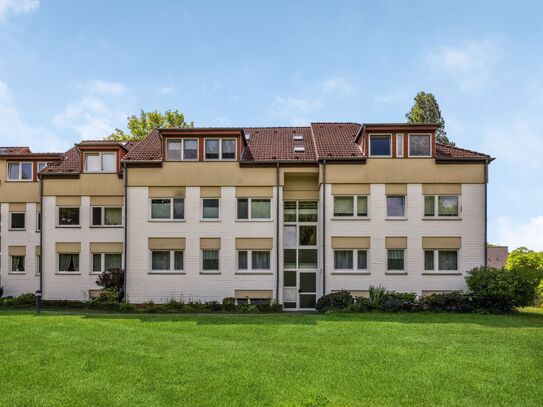 Bezugsfreie, helle 3-Raum-Wohnung mit Loggia und großem Keller in Berlin-Spandau