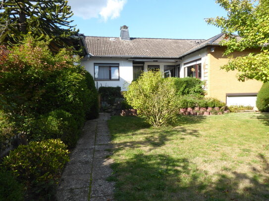 Alles auf einer Ebene in Stelingen, Eigentumsgrundstück, Einfamilienhaus im Bungalow-Stil massiv und solide