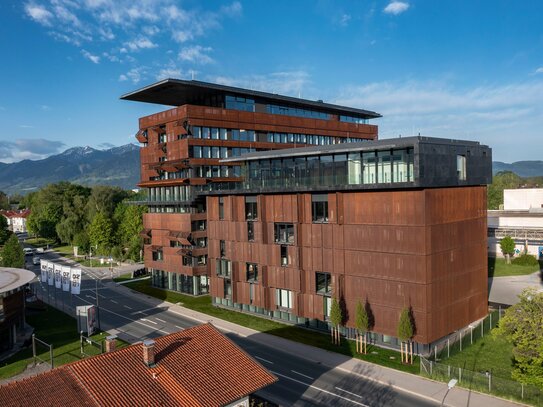 Großzügige Büroflächen im BORA Hochhaus in Raubling zu vermieten!