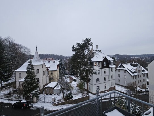 helle 2-Raum-Wohnung im DG mit Balkon und TG-Stellplatz!