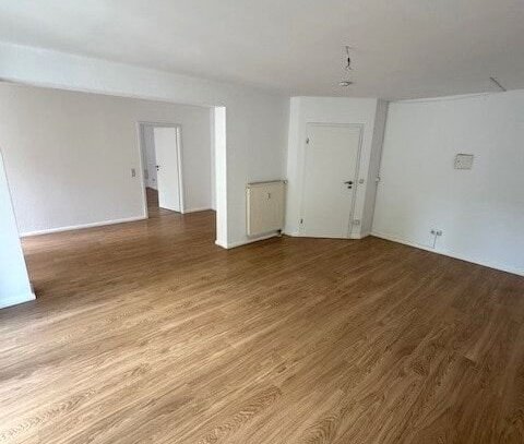 Angebot des Monats schöne 2-R-Wohnung in MD- Sudenburg ca.86,98m² EG mit Terrasse zu vermieten .