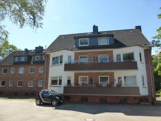 Freundliche 2-Zimmer Wohnung im 1. OG mit einem schönen Sonnenbalkon zentral in Norderstedt - Garstedt zu vermieten!!