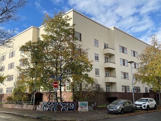 Sanierte Erdgeschosswohnung mit Balkon gegenüber der Fachhochschule