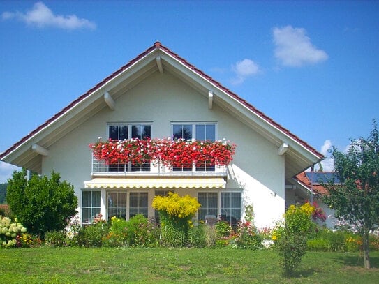 1-2 Familienhaus mit Garten und Doppelgarage in 72505 Göggingen