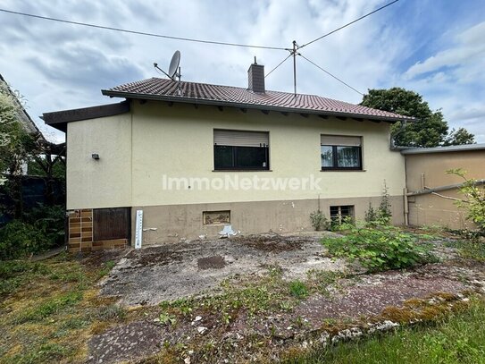 Freistehendes Einfamilienhaus in idyllischer Waldrandlage