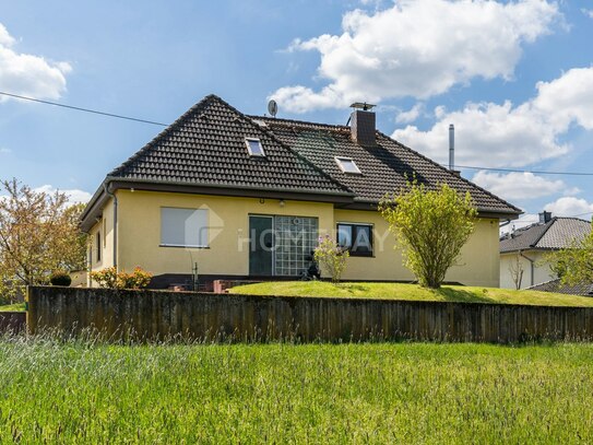 Großzügiges 3 Familienhaus, Garten, Terrasse, Balkon, Wintergarten, Balkon, Garagen und viel Platz