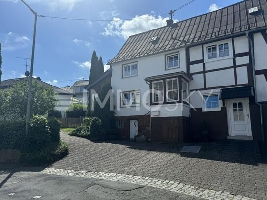 Zeitlose Eleganz: Charmantes Haus mit zwei Wohneinheiten