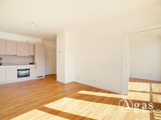 Panoramablick! Toll geschnittene 2 Zimmer Wohnung mit ca. 40m², EBK und Balkon in Berlin-Mitte!