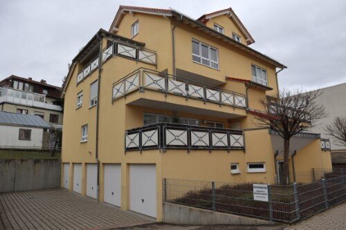 Großzügige 4-Zimmer-Wohnung mit Balkon und Gartenmitnutzung