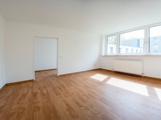 ** FRISCH SANIERT ** 2-Zimmer-Wohnung mit Loggia