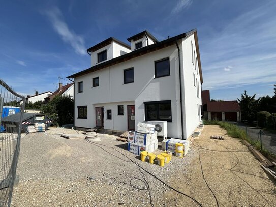 Neubau - Hochwertige Doppelhaushälfte, Garten, Balkon Fußbodenheizung, Kellerabteil und Stellplatz