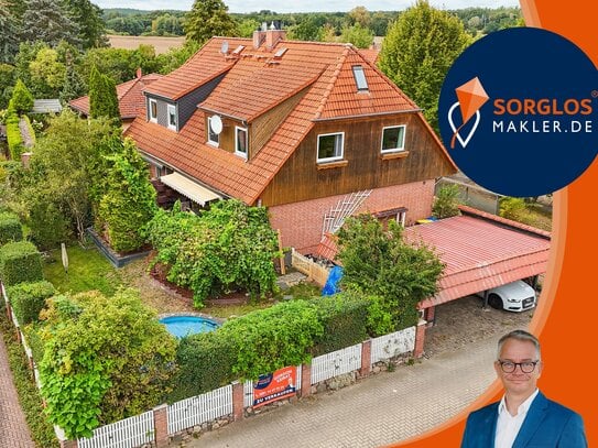 Stilvolle Doppelhaushälfte mit Pool und Carport