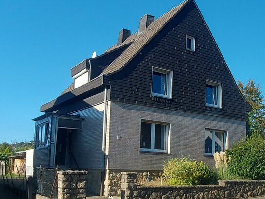 Freistehendes Einfamilienhaus mit großzügigem Garten