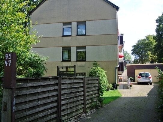 Schöne und geräumige 4 Zimmer-Wohnung in Mülheim-Broich mit Balkon in der ersten Etage**