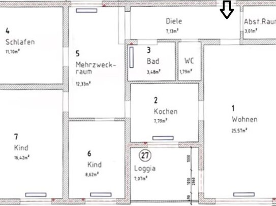 Sanierungsbedarf: 4 Zimmer Wohnung mit Loggia im EG