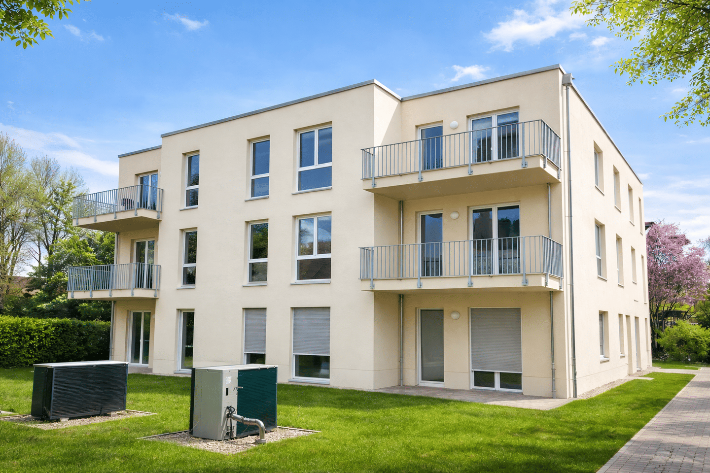 Hochwertige 4-Zimmer Wohnung im EG mit TERRASSE und EBK im Weißenseer Neubauquartier - Photo 1