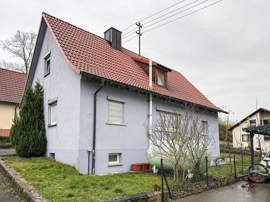 Saniertes,gemütliches Einfamilienhaus mit Garten und Garage.