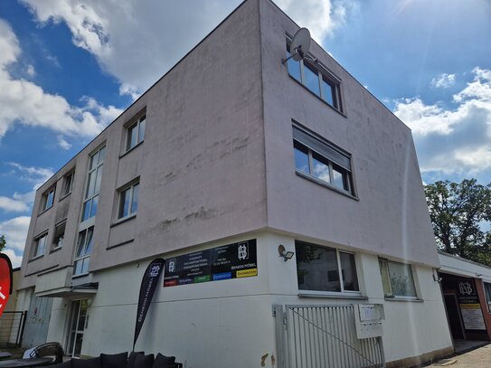 Büro- und Praxisfläche oder Betreiberwohnung mit 7 Zimmern, Terrasse und Toiletten im Industriegebiet Heusenstamm