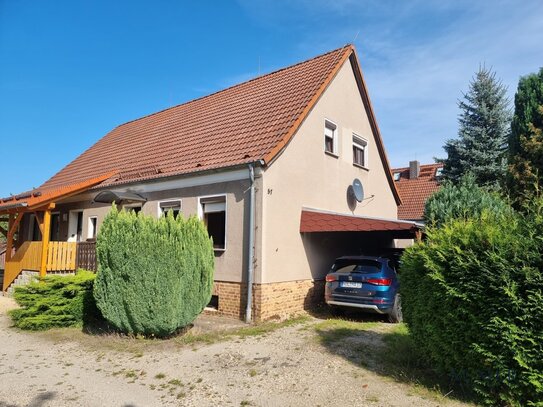 Gemütliche Doppelhaushälfte mit Vollkeller und Carport