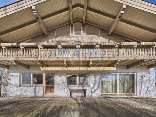 Großzügiges Landhaus-Anwesen in ruhiger naturnaher Lage, 5 Min. zu Fuß an den Chiemsee