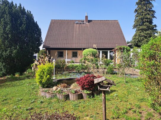 **Für Gartenliebhaber** Einfamilienhaus mit Ausbaupotenzial in Dreieich-Offenthal**