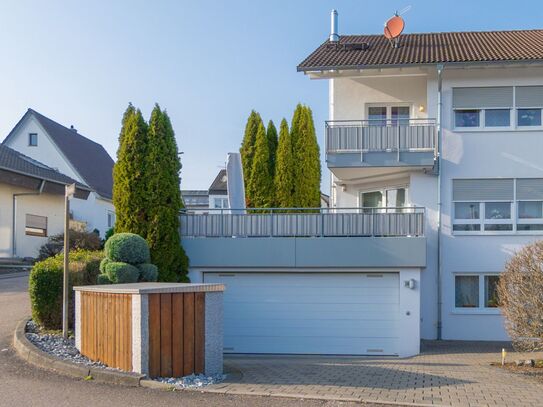 Sehr Schönes Haus mit ELW, großer Terrasse, Doppelgarage und Blick in die Weinberge