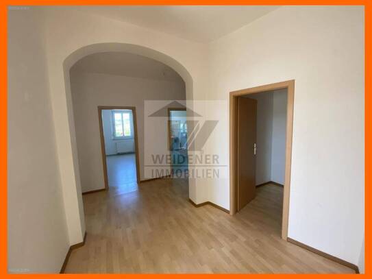 WOW! Außergewöhnlich geschnittene 3 Raum Wohnung mit Balkon, Aufzug, Dusche und Wanne!