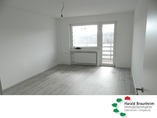 Frisch sanierte Etagenwohnung in ruhigem Haus mit Fahrstuhl und sonniger Loggia, ca.74m², im Eichholz.